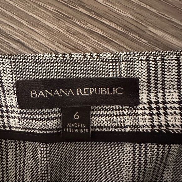 Banana Republic Pleat Skirt - Picture 4 of 7